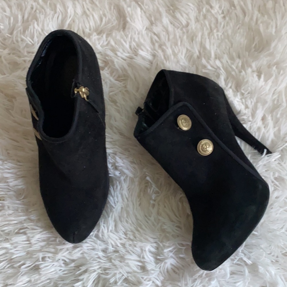 Black velvet stilettos buttons detailing pointy toes booties, Size 7M